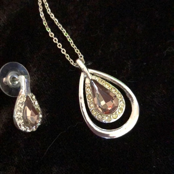 Necklace and earring set - Picture 3 of 4